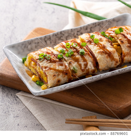 蛋餅 火腿 玉米 台灣 早餐 食物 egg pancake roll ダンビン 蛋餅 エッグロール 88769601