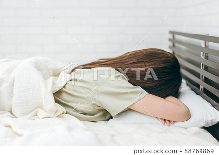 睡眠障礙/失眠的中年婦女（身體狀況不佳） 88769869