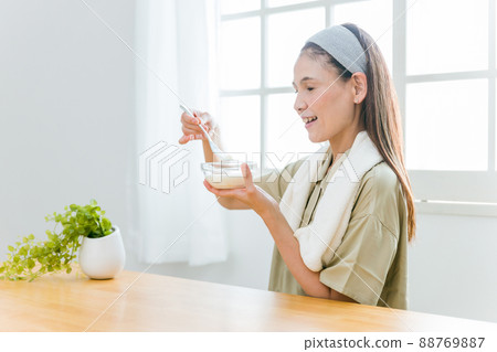 吃酸奶的中年婦女（笑） 88769887