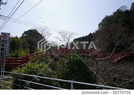 The vermilion Kannon Bridge leading to the Seisei Kannon Rikokuji Temple in the Yoro Valley, Chiba Prefecture The vermilion Kannon Bridge leading to the Seisei Kannon Rikokuji Temple in the Yoro Valley, Chiba Prefecture 88770756