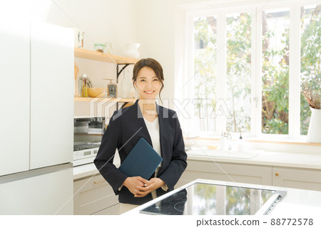 Home sales advisor, female in her 20s Home sales advisor, female in her 20s 88772578