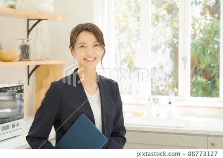 Home sales advisor, female in her 20s 88773127