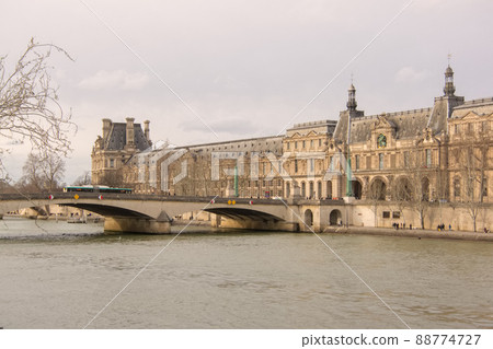 Scenery on the right bank of the Seine in Paris, the capital of France Scenery on the right bank of the Seine in Paris, the capital of France 88774727