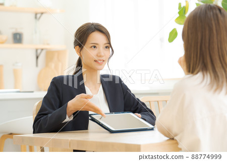 Home sales advisor, female in her 20s Home sales advisor, female in her 20s 88774999