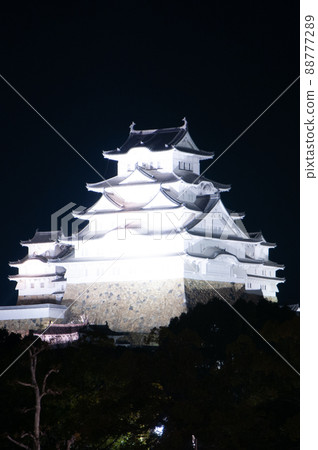 Beautiful illuminated scenery of Himeji Castle, a national treasure Beautiful illuminated scenery of Himeji Castle, a national treasure 88777289