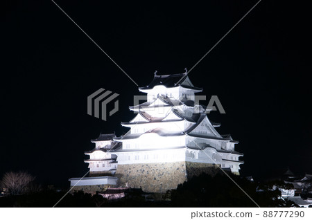 Beautiful illuminated scenery of Himeji Castle, a national treasure Beautiful illuminated scenery of Himeji Castle, a national treasure 88777290