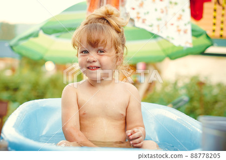 The child is bathed in a bath 88778205