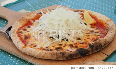 Awajishima heaping onion pizza 88779537
