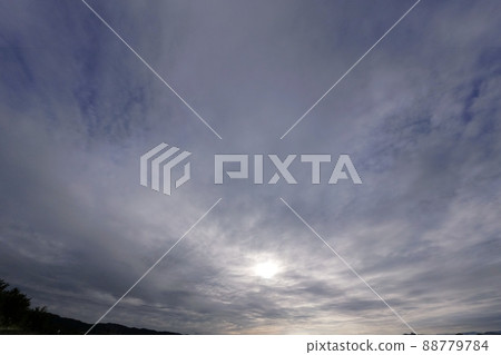 初夏清晨的天空,雲霧繚繞,超廣角,220514am,以天空為主 初夏清晨的天空,雲霧繚繞,超廣角,220514am,以天空為主 88779784