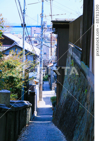 Slopes and alleys where you can see the cityscape of Onomichi 88781300