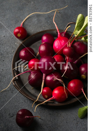radish on tray 88783961