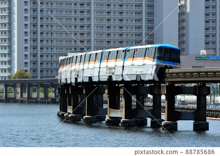 東京單軌列車沿著京濱運河 東京單軌列車沿著京濱運河 88785686