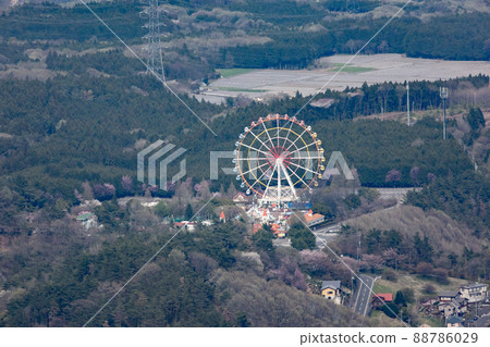 從榛名辻丘展望台看到的遊樂園摩天輪 88786029