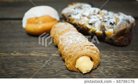Assortment of sweet buns! Assortment of sweet buns! 88786176