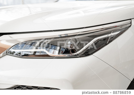 the headlight on the white car. official dealerships and auto shops. 88786859