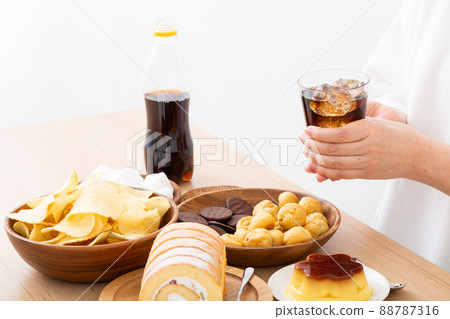 Middle woman snacking Middle woman snacking 88787316