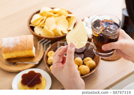 Middle woman snacking 88787319