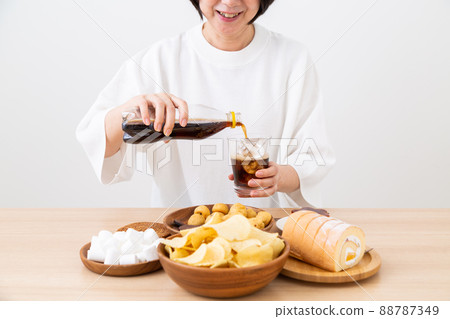 Middle woman snacking Middle woman snacking 88787349