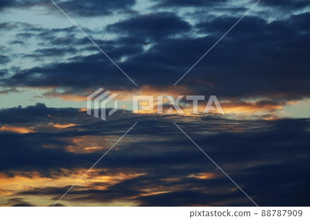 Early winter dawn, sunrise clouds and mountains, telephoto, 211114am 88787909