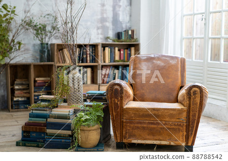 Chic room with a retro bookshelf 88788542