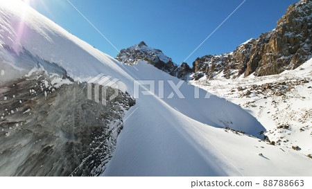 A huge ice wave froze in the mountains 88788663