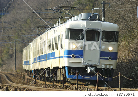 北陸本線椿本栗子JR西413系列B03+B10組織(金澤) 北陸本線椿本栗子JR西413系列B03+B10組織(金澤) 88789671