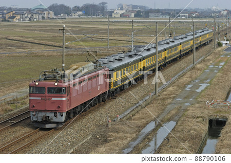 北陸本線加賀笠間三河JR West EF81-48（敦賀）+14系沙龍車浪速（宮原） 88790106
