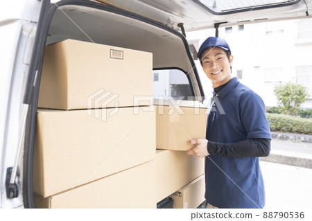 Courier man delivering luggage 88790536