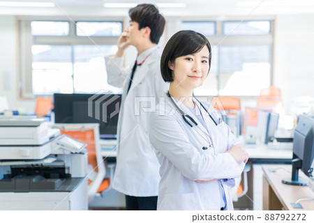 Young male and female doctors 88792272