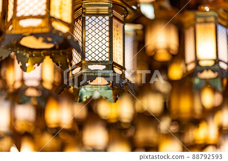 [No. 1 bill place] Ryozenji main hall hanging lantern [88 places in Shikoku] 88792593
