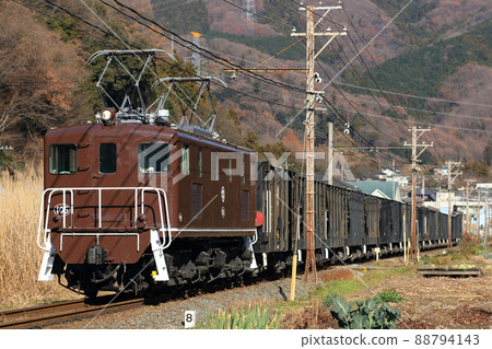 [PIXTA first published] Chichibu Railway Deki 105 reprint painting (brown) electric locomotive 88794143
