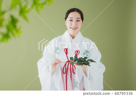 A priestess 88795336