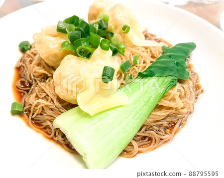 Hong Kong specialty, shrimp wantan noodles 88795595