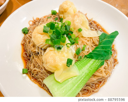 Hong Kong specialty, shrimp wantan noodles 88795596