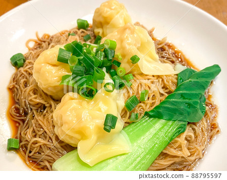 香港特產，蝦雲吞面 88795597