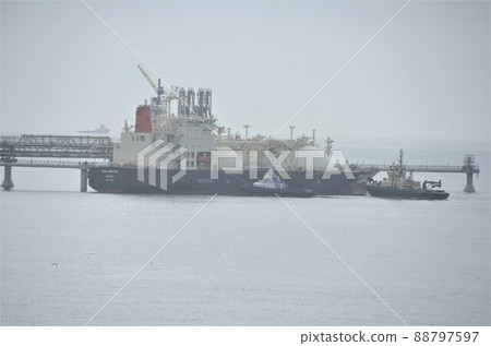 Undecided land, Russia's execution control land, Sakhalin Prigorodnoye, the world's largest LNG plant, distant view Undecided land, Russia's execution control land, Sakhalin Prigorodnoye, the world's largest LNG plant, distant view 88797597