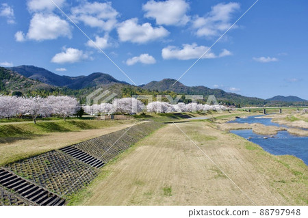 春季維護後的加山托達城堡遺址 88797948