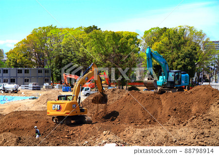 Scenery of a large-scale construction site where large heavy machinery is active 88798914