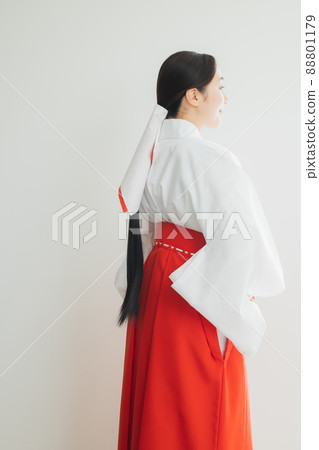 Shrine maiden back view 88801179