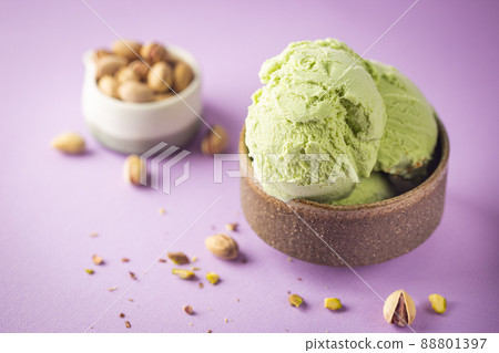 Pistachio ice cream 88801397