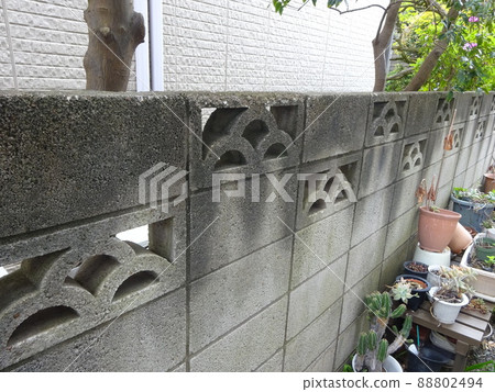 Block walls that are about 50 years old are in a dangerous state Block walls that are about 50 years old are in a dangerous state 88802494