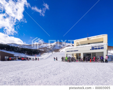 Clear ski resort foothills ticket office (Hokkaido, Niseko) 88803005