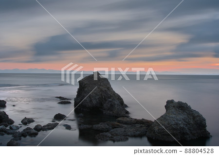 朝陽閃耀的大海 88804528