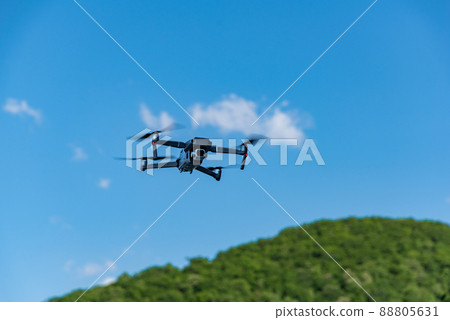 無人機和藍天 88805631