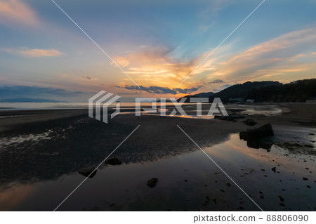 Flats and sunsets 88806090