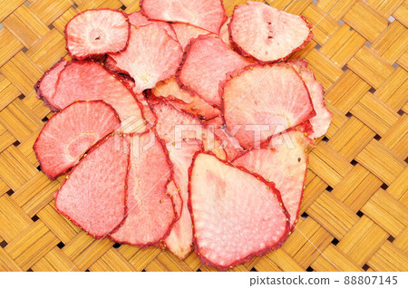Dried strawberries 88807145