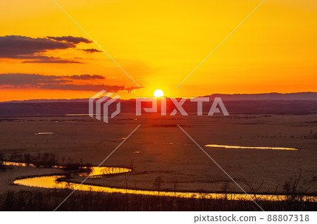 Kushiro Marsh, Kushiro River is dyed in the setting sun Kushiro Marsh, Kushiro River is dyed in the setting sun 88807318