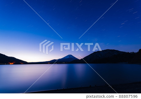 Lake Motosu, Mt. Fuji and Hoshiguru 88807596