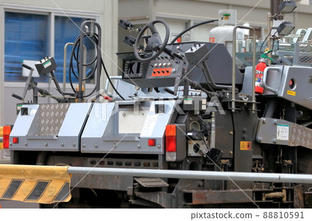 Image of the driver's seat of an asphalt paving machine 88810591