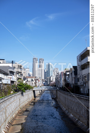 東京都 神田川 青空 Sunny [東京] 88811297